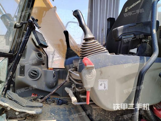 駕駛室整體（整機外觀）