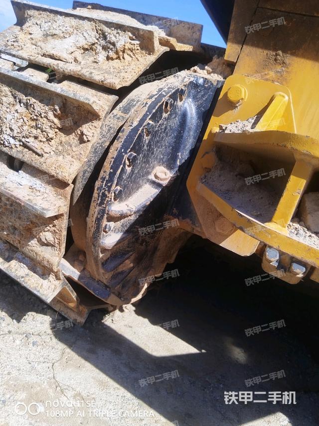 松土器全景（推土機(jī)底盤及工作裝置）