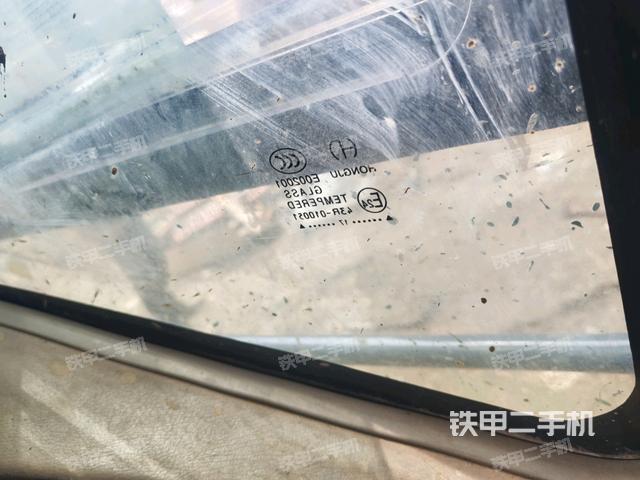 右側玻璃角標（駕駛室部分）