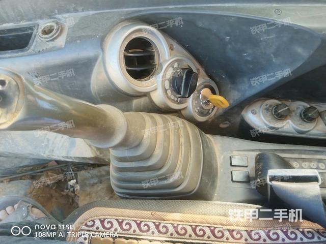 座椅右侧控制台/钥匙门/油门/含右手柄（驾驶室部分）