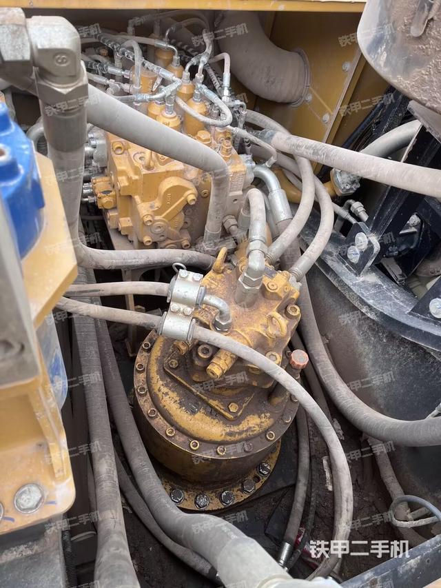 回轉馬達和主控閥（整機外觀）