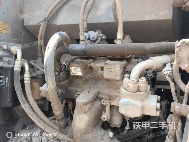 液压泵舱室正面整体（整机外观）