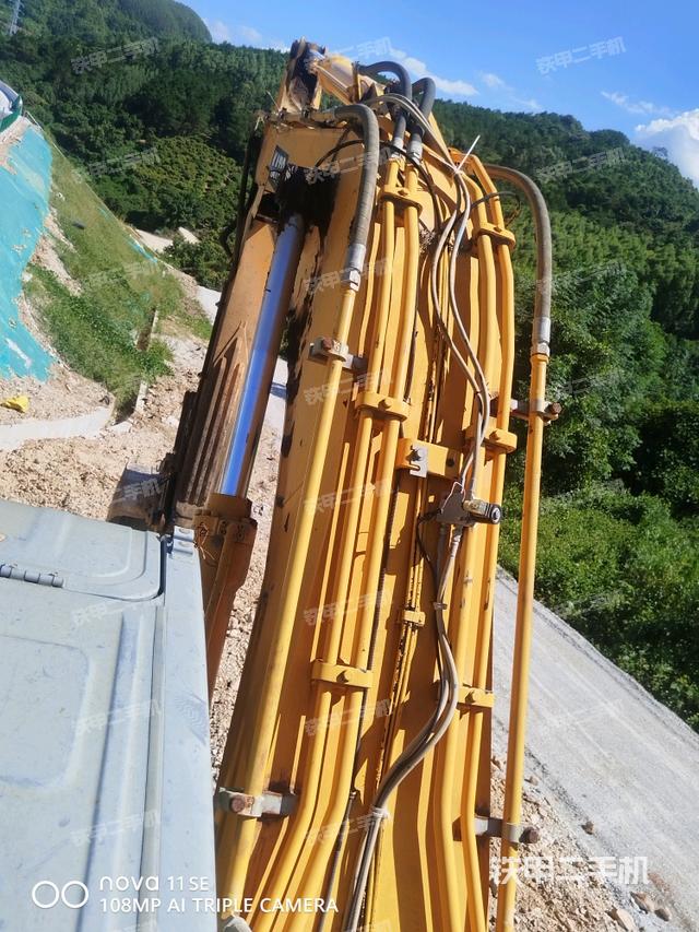 大臂背部俯视（工作和回转装置）