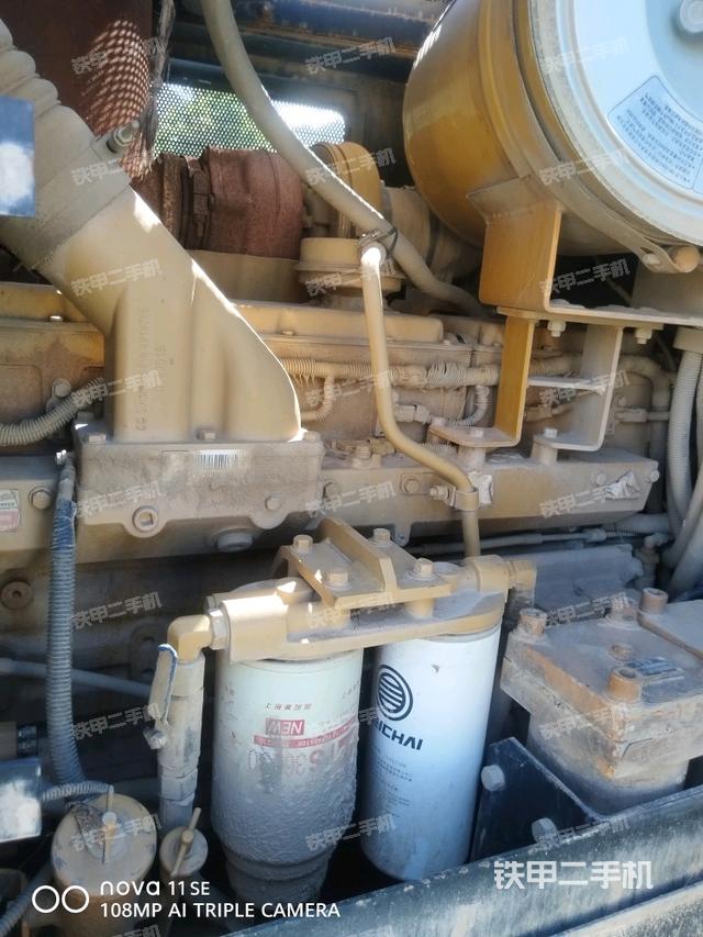 發(fā)動(dòng)機(jī)右側(cè)全景（推土機(jī)發(fā)動(dòng)機(jī)艙）