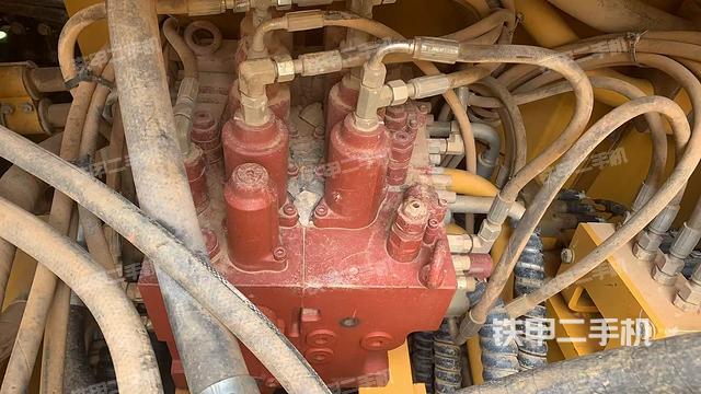 驾驶室顶部（整机外观）