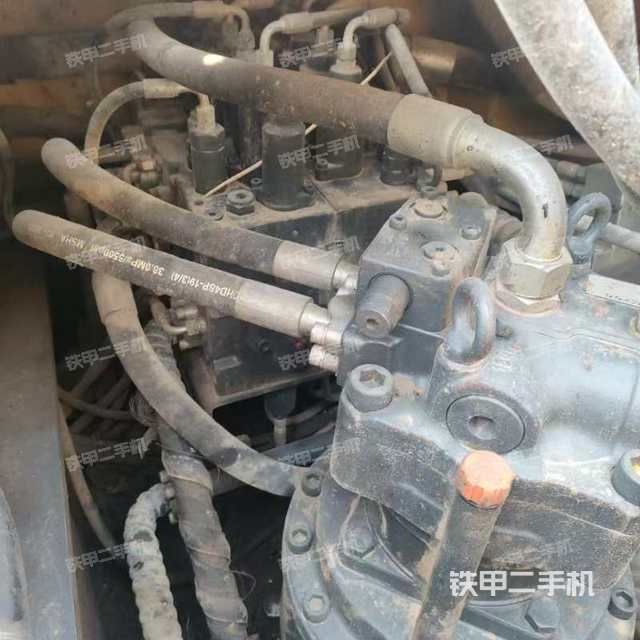 回轉(zhuǎn)馬達(dá)和主控閥(整機(jī)外觀) 回轉(zhuǎn)馬達(dá)和主控閥(整機(jī)外觀)