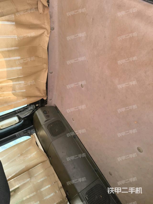 座椅右側(cè)控制臺(tái)/鑰匙門/油門/含右手柄（駕駛室部分）