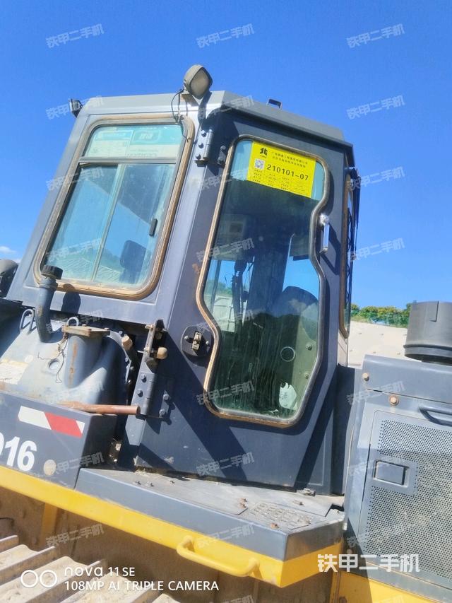 駕駛室右側(cè)全景照（推土機(jī)駕駛室）