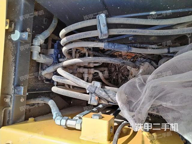 回转马达和主控阀（整机外观）