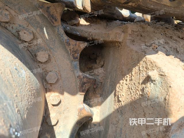 左驅(qū)動輪（行走機構(gòu)）