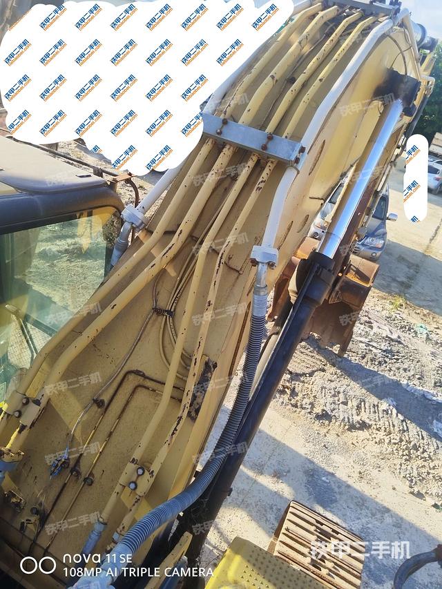 大臂背部俯视（工作和回转装置）