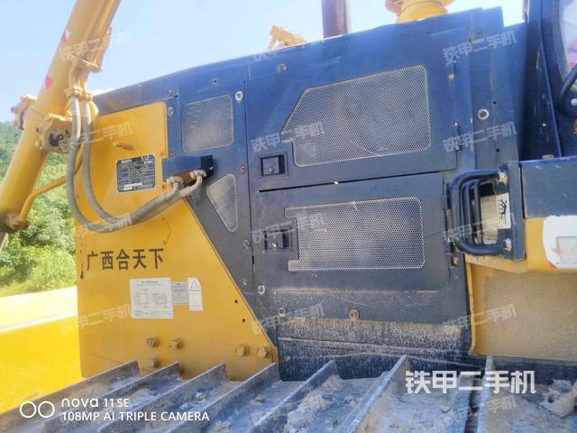 發(fā)動(dòng)機(jī)左側(cè)全景（推土機(jī)發(fā)動(dòng)機(jī)艙）