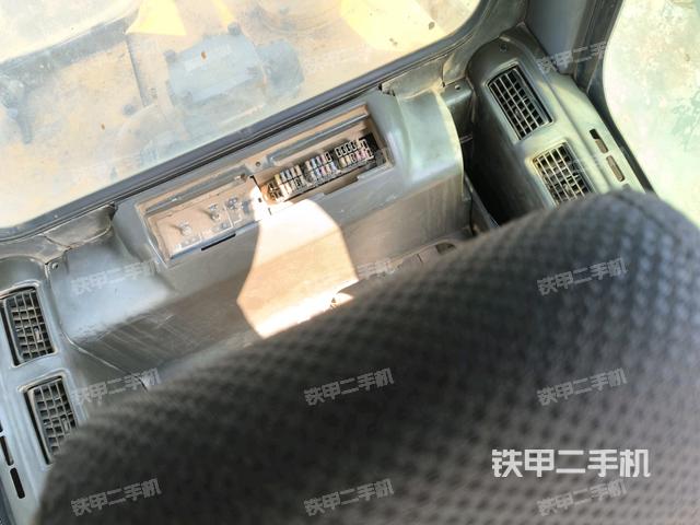 后窗玻璃角标（驾驶室部分）