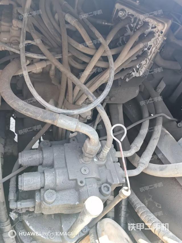 回转马达和主控阀（整机外观）