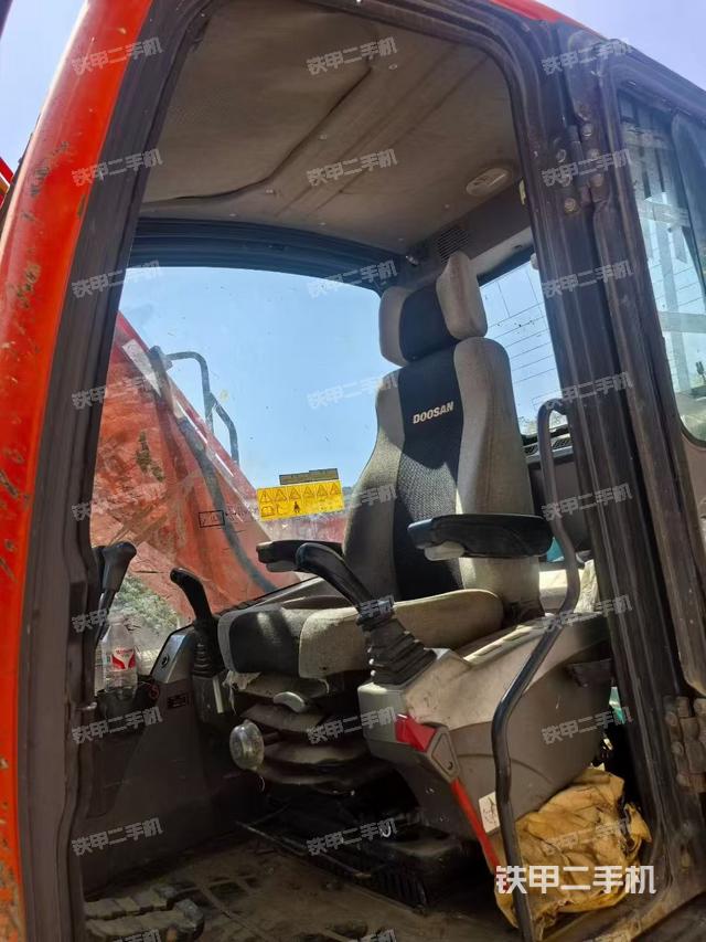 駕駛室整體（整機(jī)外觀）