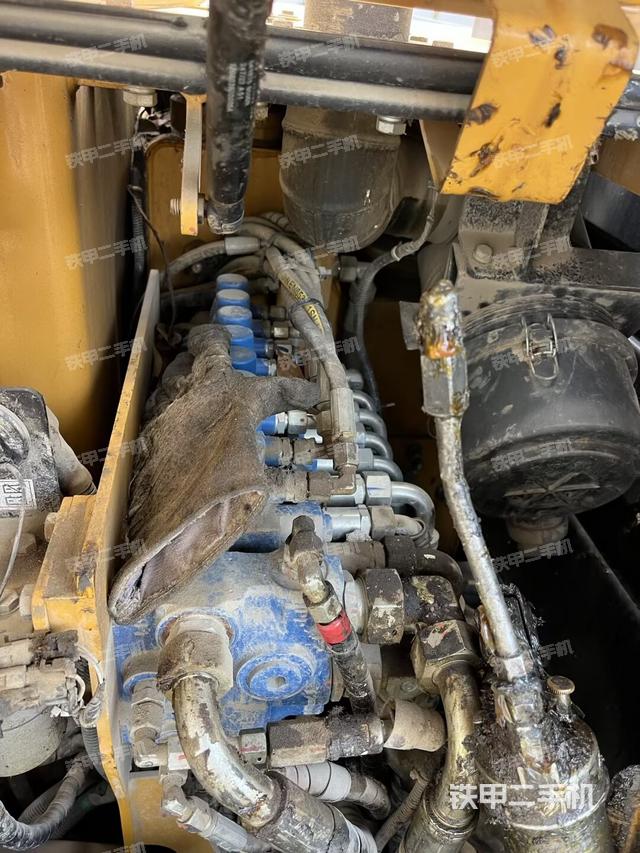 回轉(zhuǎn)馬達和主控閥（整機外觀）