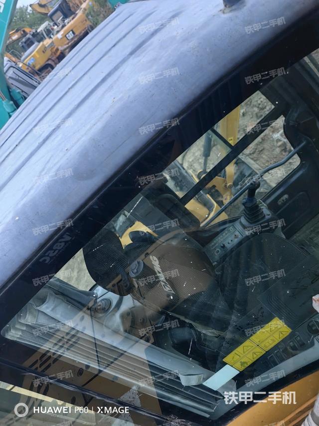 驾驶室顶部（整机外观）