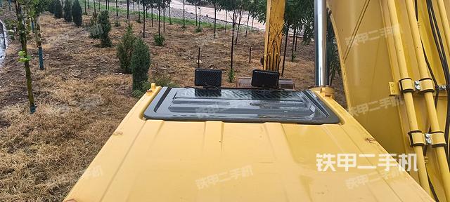 驾驶室顶部（整机外观）