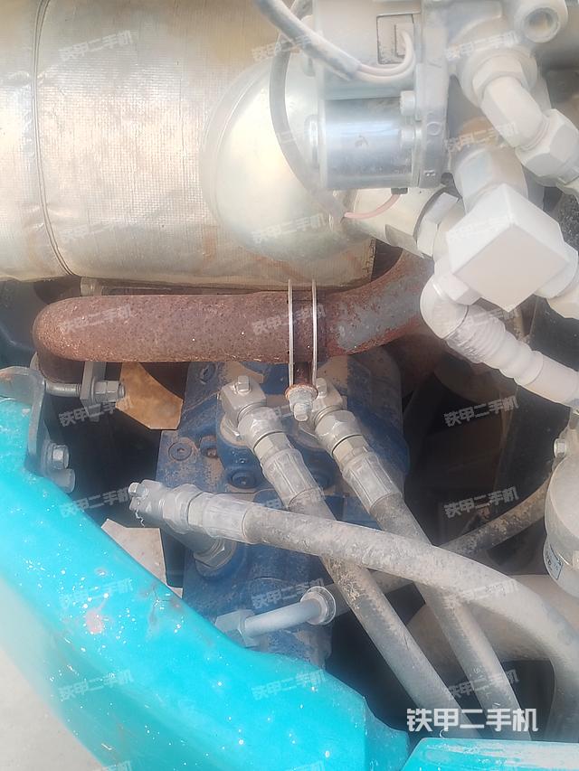 回轉(zhuǎn)馬達(dá)和主控閥（整機(jī)外觀）