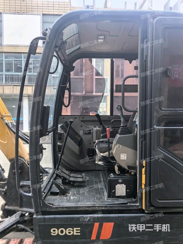 驾驶室整体（整机外观）