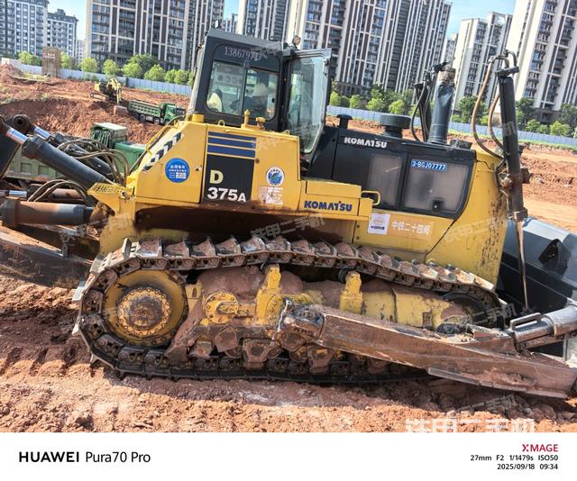 推土鏟右后（推土機底盤及工作裝置）