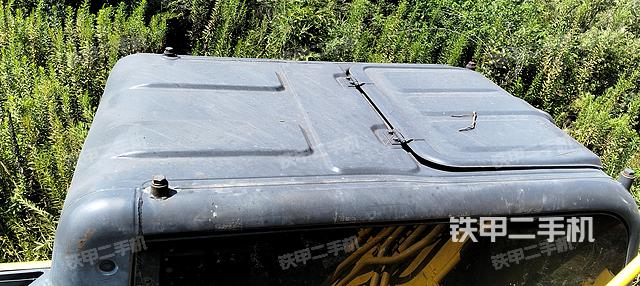 駕駛室頂部(整機(jī)外觀) 駕駛室頂部(整機(jī)外觀)