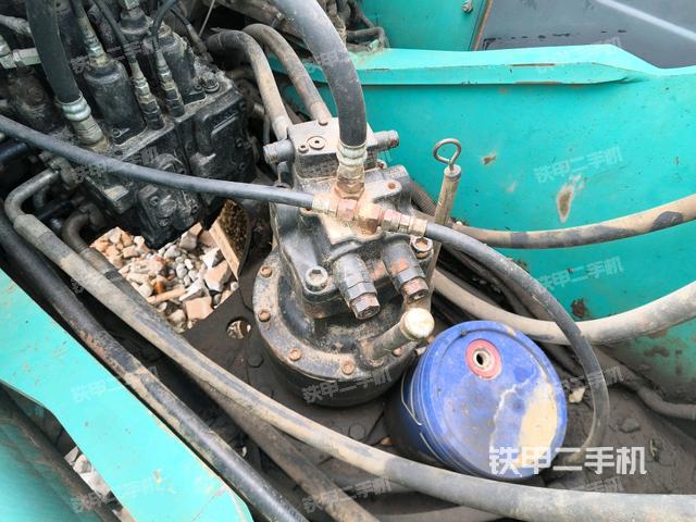 氣門室蓋螺絲特寫（上車部件）