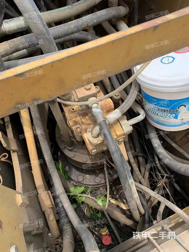 回轉(zhuǎn)馬達(dá)和主控閥（整機(jī)外觀）