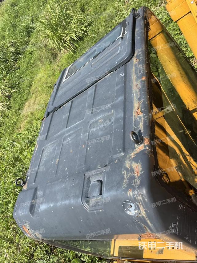 驾驶室顶部（整机外观）