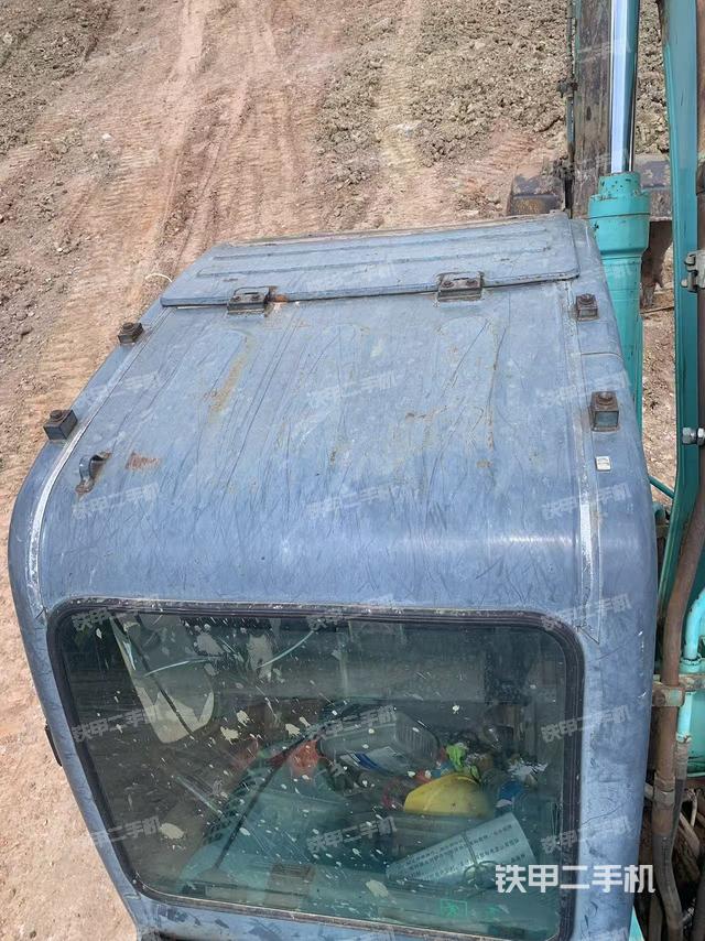 驾驶室顶部（整机外观）