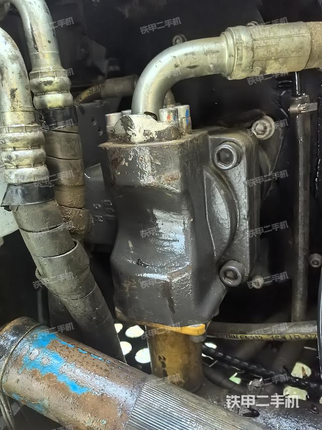 液壓泵艙室正面整體(整機(jī)外觀) 液壓泵艙室正面整體(整機(jī)外觀)