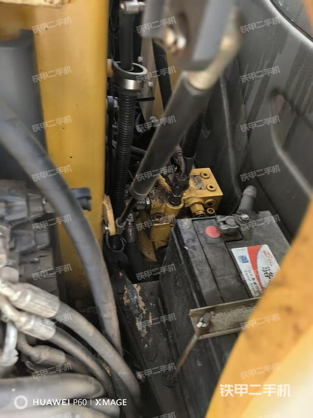 回转马达和主控阀（整机外观）