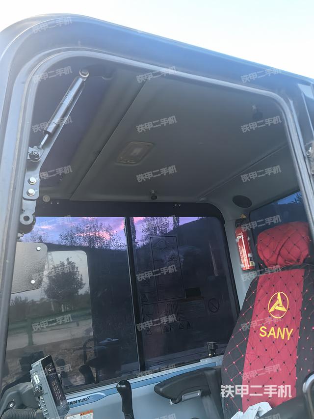 駕駛室整體（整機(jī)外觀）