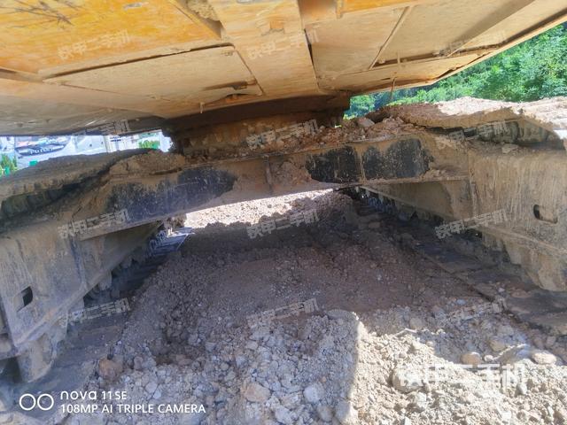 转盘和下车架正前（工作和回转装置）