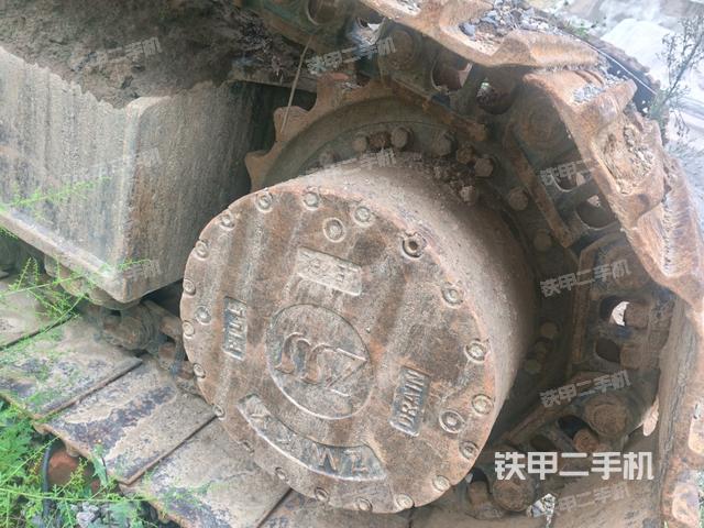 左驅(qū)動輪（行走機構(gòu)）