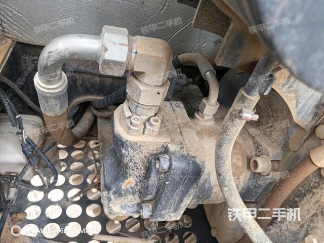 液压泵舱室正面整体（整机外观）