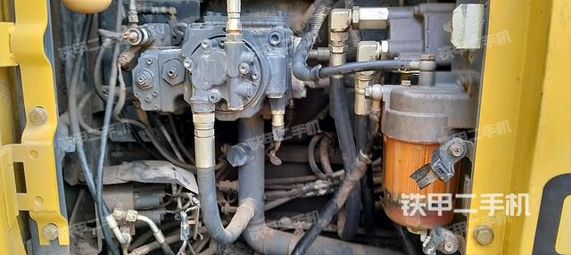 液壓泵艙室正面整體(整機(jī)外觀) 液壓泵艙室正面整體(整機(jī)外觀)