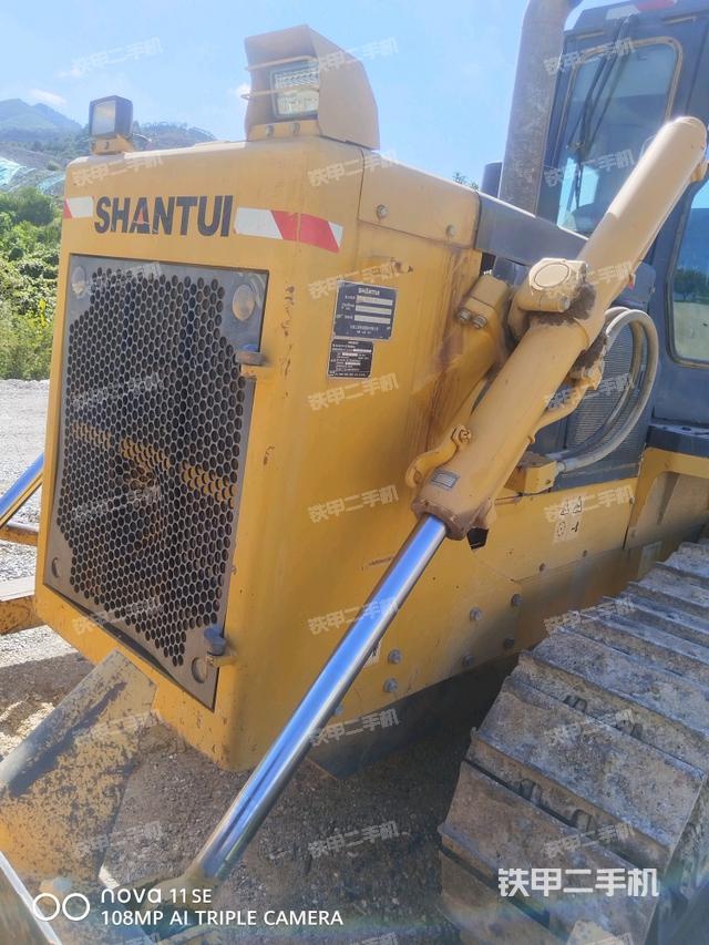 發(fā)動機(jī)左側(cè)全景（推土機(jī)發(fā)動機(jī)艙）