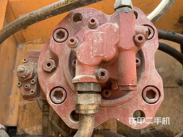 液壓泵艙室正面整體（整機(jī)外觀）