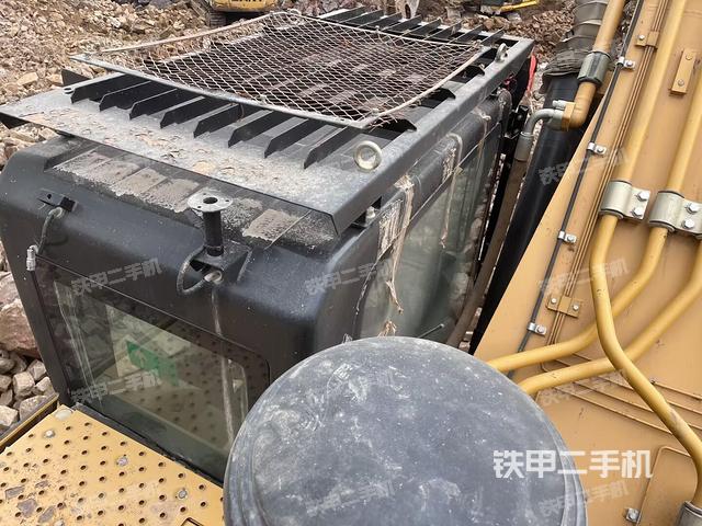 駕駛室頂部（整機外觀）