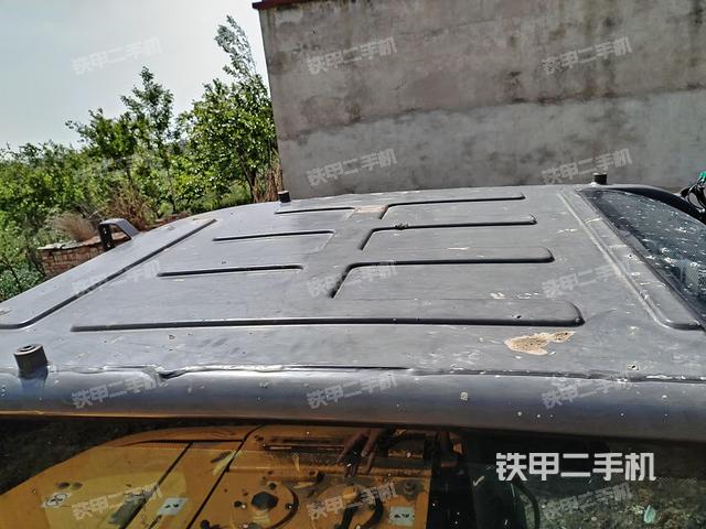 驾驶室顶部（整机外观）