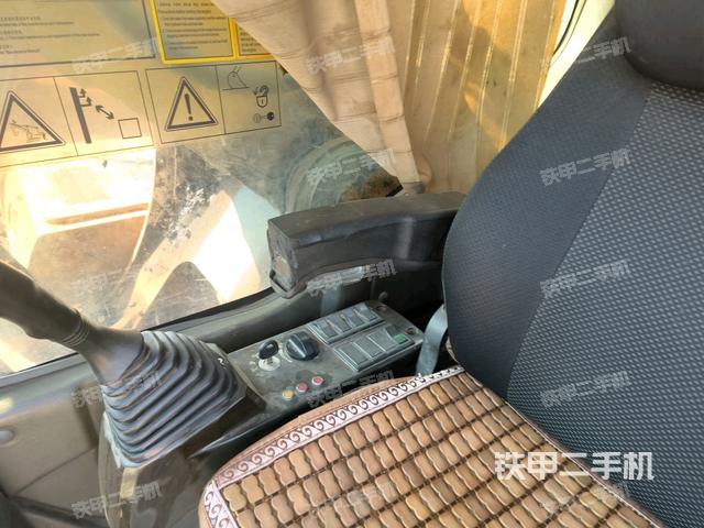 右側(cè)玻璃角標(biāo)（駕駛室部分）