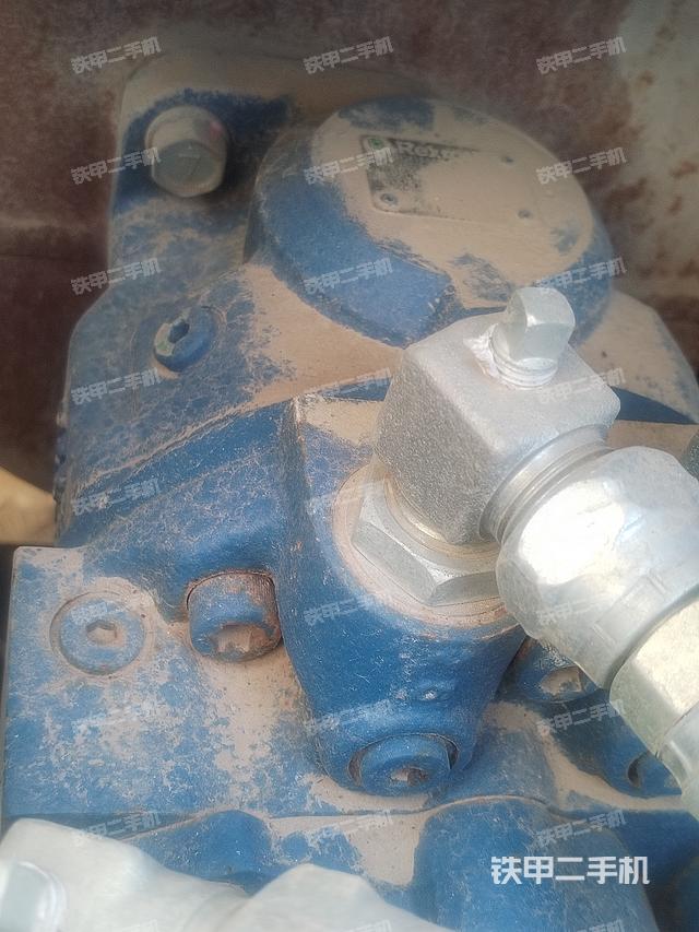 液壓泵艙室正面整體（整機(jī)外觀）