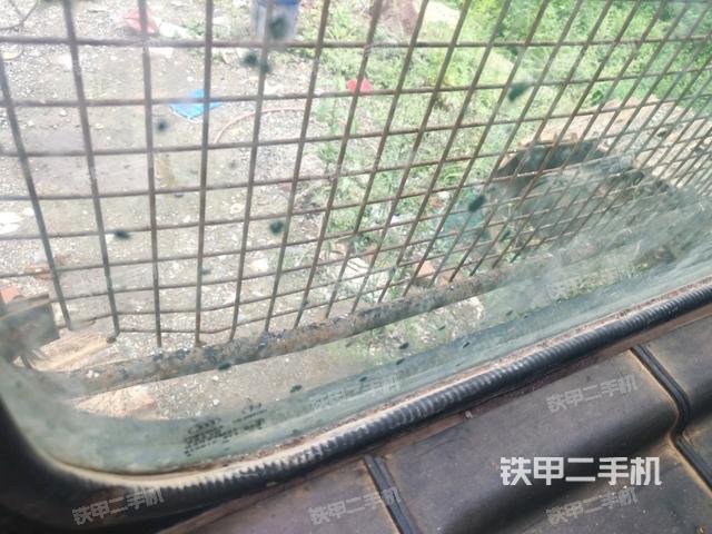 左后方玻璃角標(biāo)（駕駛室部分）