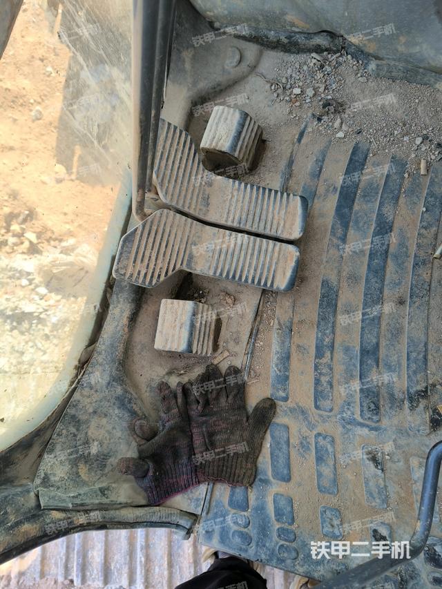 右側(cè)玻璃角標（駕駛室部分）