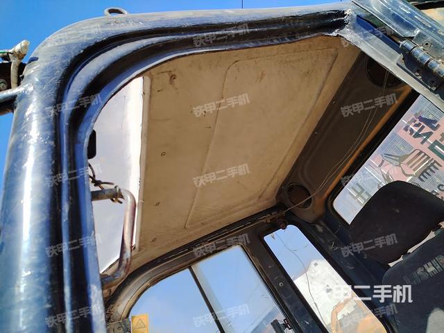 驾驶室顶部（整机外观）