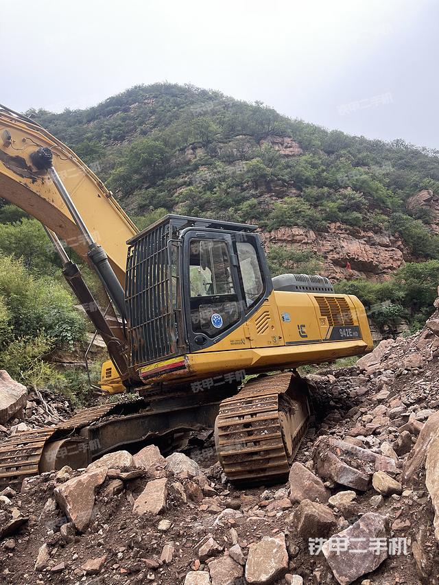 駕駛室整體(整機(jī)外觀) 駕駛室整體(整機(jī)外觀)