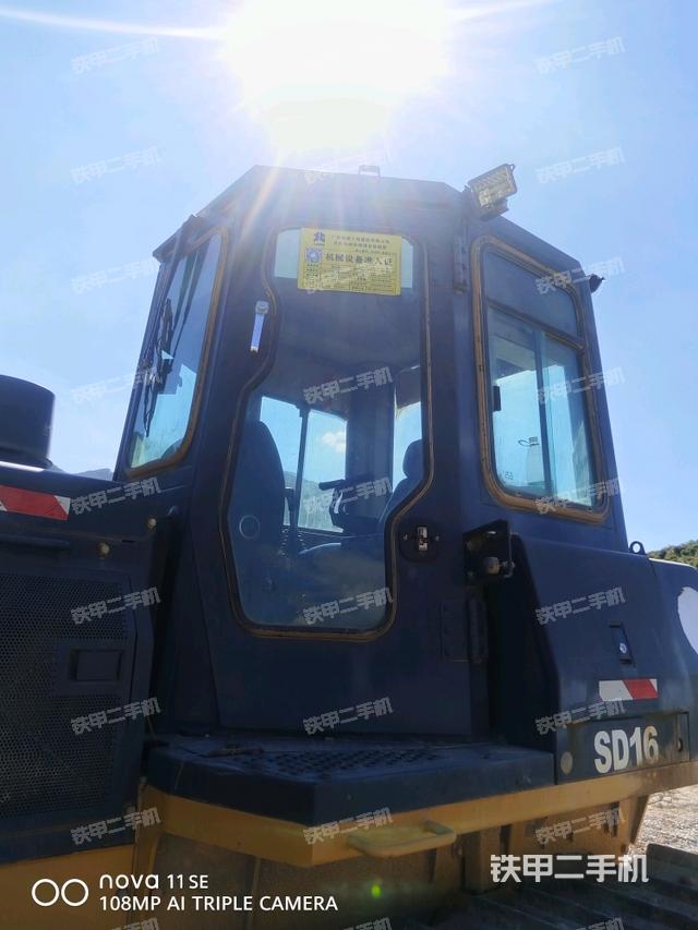 駕駛室左側(cè)全景照（推土機(jī)駕駛室）