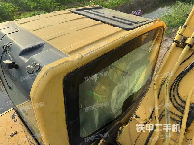 驾驶室顶部（整机外观）