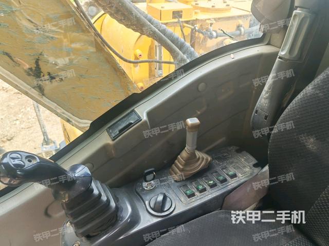 座椅右側控制臺/鑰匙門/油門/含右手柄（駕駛室部分）